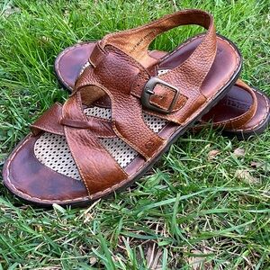 Born Leather Buckle Fisherman Sandals Sz 11 *coupon eligible